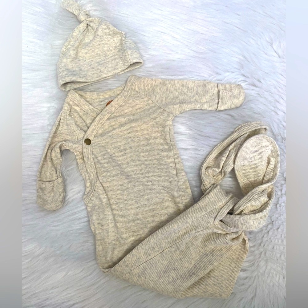 Brixton Phoenix Cozy Cream Knotted Baby Gown w/Beanie 0-3M